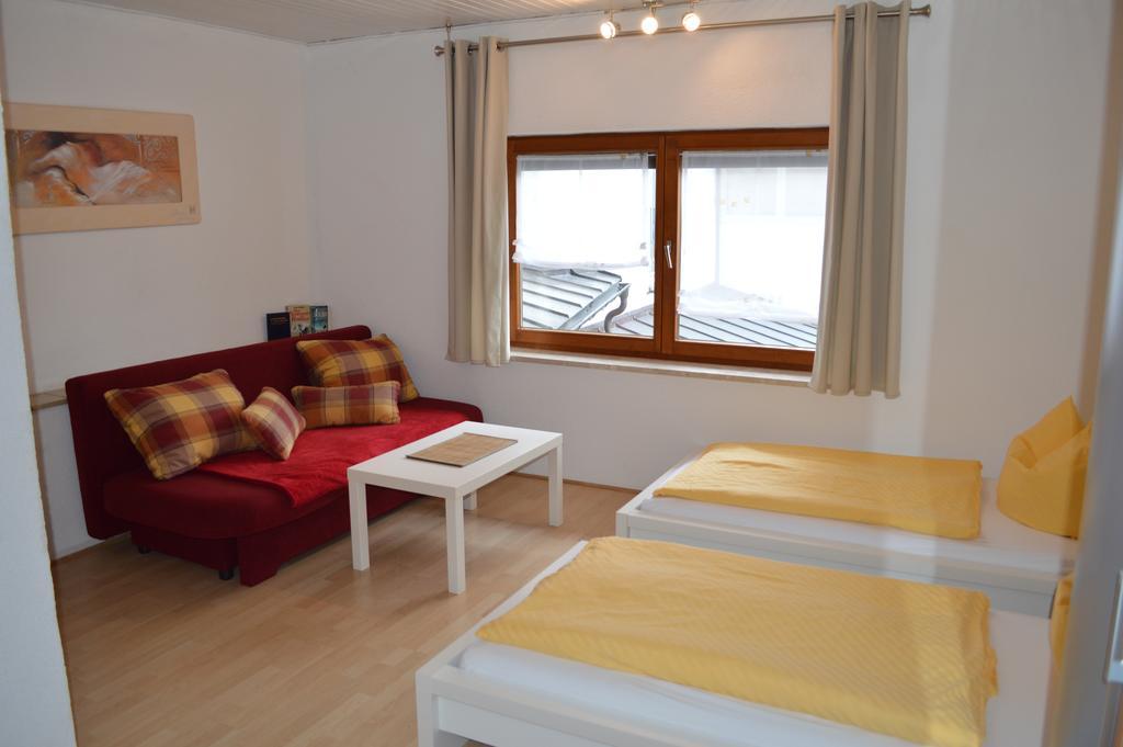Burgauer Hof Apartment Bagian luar foto