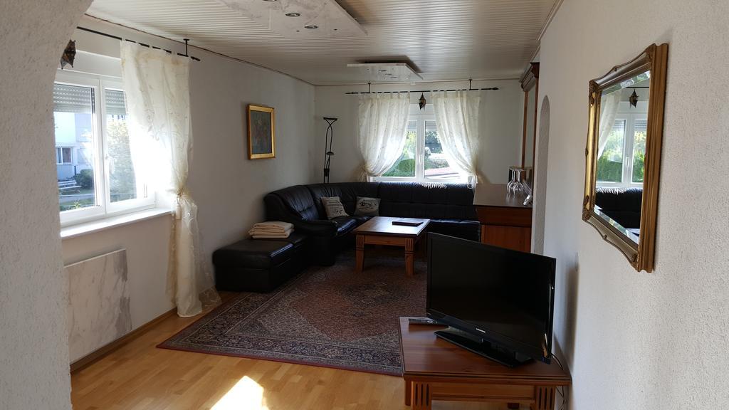 Burgauer Hof Apartment Bagian luar foto